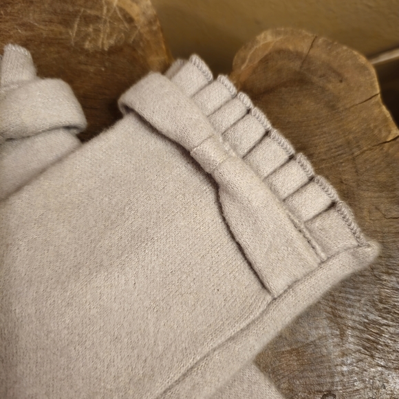 Soft ruffle gloves - Picture 7 of 8